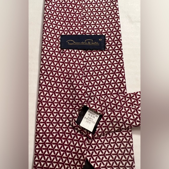 Oscar de la Renta 100% Silk Formal Holiday Red Pattern Tie Business Professional - Picture 2 of 6